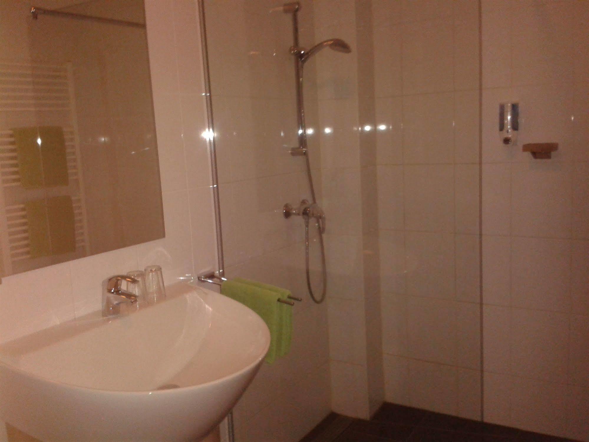 Hoevehotel 'Hof Christina' Вровенполдер Екстериор снимка